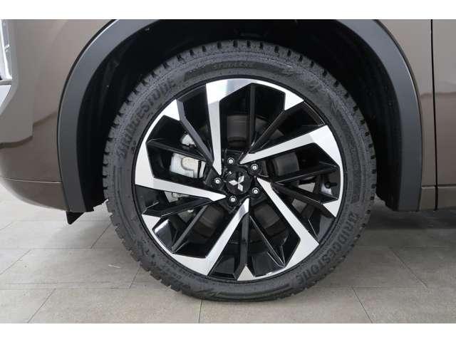 アウトランダーPHEV P 禁煙 ライトグレー本革 電動サンルーフ(19枚目)