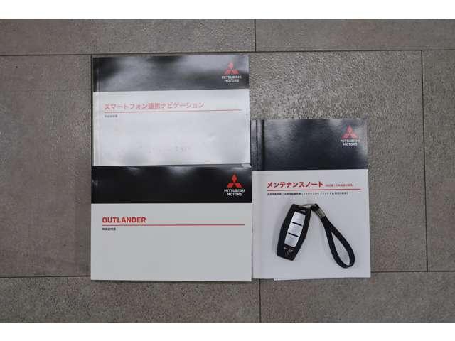 アウトランダーPHEV P 禁煙 ライトグレー本革 電動サンルーフ(20枚目)