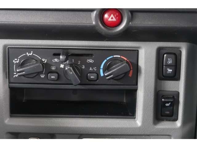 ミニキャブ・ミーブ ＣＤ　１０．５ｋｗｈ　４シーター　電気自動車　禁煙　オーディオレス　エアコン　パワステ　パワーウインドウ　シートヒーター　キーレス　プライバシーガラス　リヤアンダーミラー　ワンオーナー　三菱認定中古車１年保証（走行無制限）（3枚目）