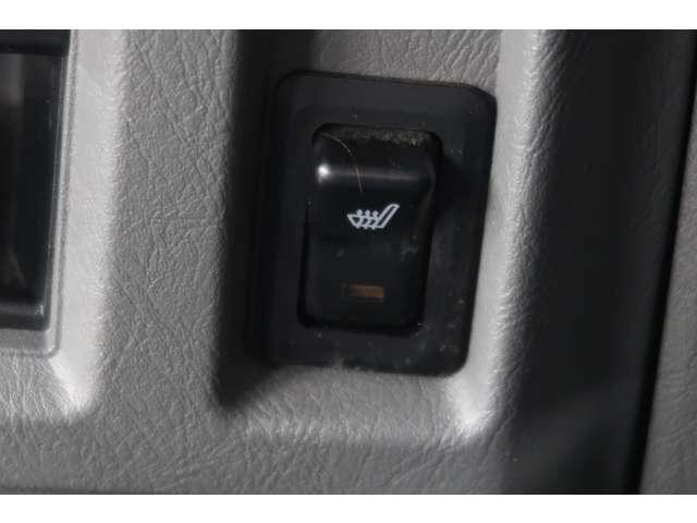 ミニキャブ・ミーブ ＣＤ　１０．５ｋｗｈ　４シーター　電気自動車　禁煙　オーディオレス　エアコン　パワステ　パワーウインドウ　シートヒーター　キーレス　プライバシーガラス　リヤアンダーミラー　ワンオーナー　三菱認定中古車１年保証（走行無制限）（4枚目）