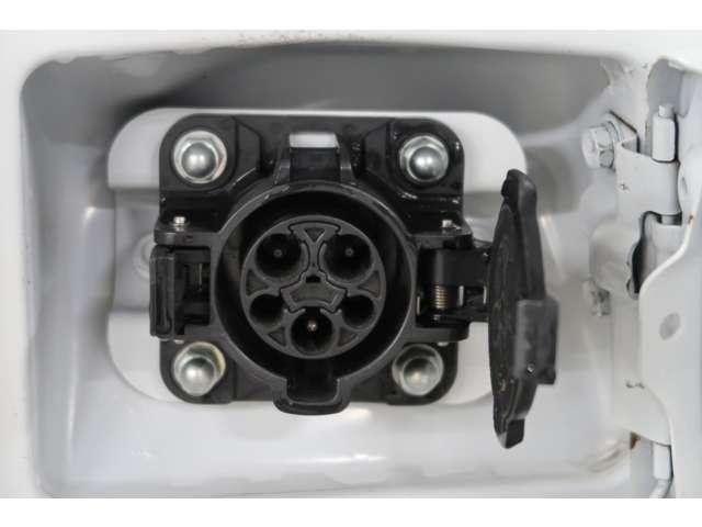 ミニキャブ・ミーブ ＣＤ　１０．５ｋｗｈ　４シーター　電気自動車　禁煙　オーディオレス　エアコン　パワステ　パワーウインドウ　シートヒーター　キーレス　プライバシーガラス　リヤアンダーミラー　ワンオーナー　三菱認定中古車１年保証（走行無制限）（15枚目）