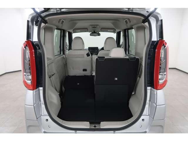 後席は、５：５分割に倒す事も可能