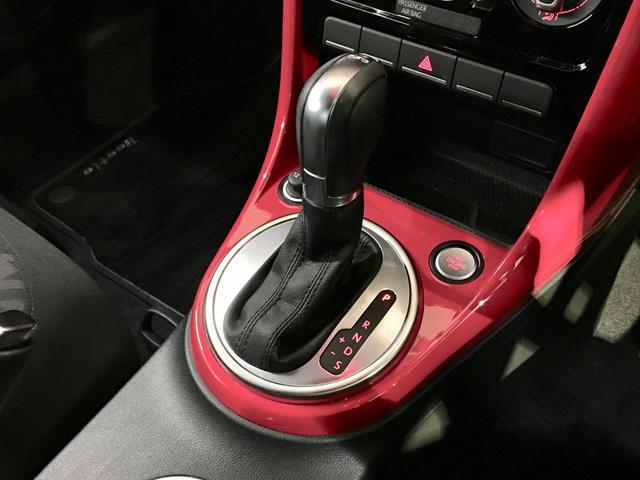 ブラックスタイル 限定車専用エクステリア/キセノンヘッドライト/純正LEDテール/ダークティンテッドガラス/純正ナビ/VTR/iPod/iPhone/USB/Bluetooth/ブラック17アルミホイール/ETC2.0(7枚目)