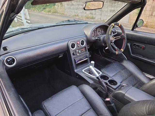 ユーノスロードスター ノーマルベース レザーシート 14インチアルミホイール TEIN車高調 ステンレスマフラー ロールバー(12枚目)