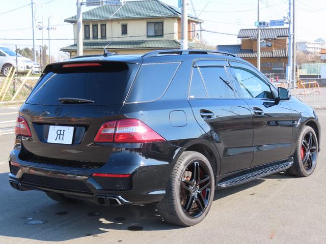 Ｍクラス ＭＬ６３　ＡＭＧ　ＭＬ３６ＡＭＧ　修復歴なし　純正ナビ　ＤＴＶ　ＷＳＲ　Ｂカメラ　ＡＬＰＩＮＥリアモニター　ＥＴＣ　クルコン　パドルシフト　黒革シート　社外可変式マフラー　ＡＭＧＲＩＤＥＣｏｎｔｒｏｌ調整　オールペン車（5枚目）