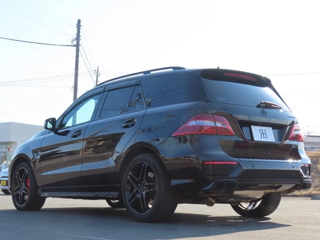 ＭＬ６３　ＡＭＧ　ＭＬ３６ＡＭＧ　修復歴なし　純正ナビ　ＤＴＶ　ＷＳＲ　Ｂカメラ　ＡＬＰＩＮＥリアモニター　ＥＴＣ　クルコン　パドルシフト　黒革シート　社外可変式マフラー　ＡＭＧＲＩＤＥＣｏｎｔｒｏｌ調整　オールペン車(12枚目)