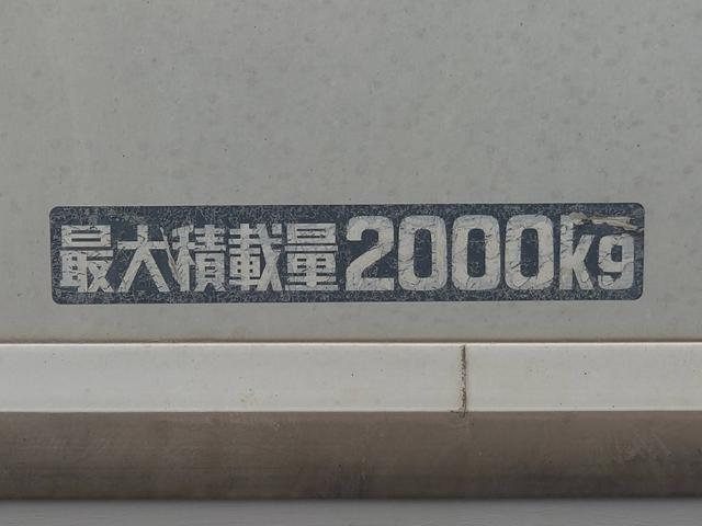 　荷台内寸長さ３１１　幅１８０　高さ２１３　積載量２０００キロ　車両総重量４６９５キロ　ＥＴＣ、左電動格納ミラー、ＷＡＲＭＵＰスイッチ、フォグランプ、レベライザー(45枚目)