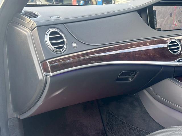 Ｓクラス Ｓ４００ｄロング　純正ナビ　フルセグＴＶ　Ｂｌｕｅｔｏｏｔｈ　Ｂｕｒｍｅｓｔｅｒ　３６０°カメラ　クルコン　前席シートマッサージ　サンルーフ　ＥＴＣ　アンビエントライト　ＬＥＤヘッドライト　社外２０インチＡＷ（30枚目）