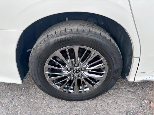 アルファードハイブリッド エグゼクティブラウンジS 純正Tコネクトナビ JBLプレミアムサウンド 全方位カメラ レーダークルーズコントロール ETC2.0 ベージュレザーシート Wサンルーフ 3眼LEDヘッドライト 純正17インチアルミ(20枚目)