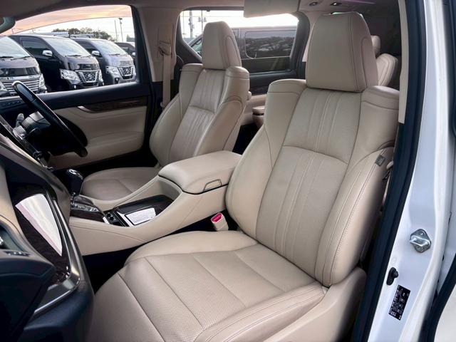 アルファードハイブリッド エグゼクティブラウンジS 純正Tコネクトナビ JBLプレミアムサウンド 全方位カメラ レーダークルーズコントロール ETC2.0 ベージュレザーシート Wサンルーフ 3眼LEDヘッドライト 純正17インチアルミ(28枚目)