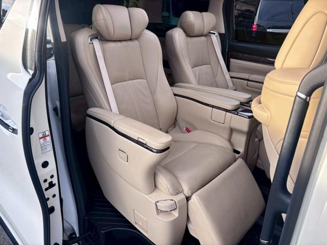 アルファードハイブリッド エグゼクティブラウンジS 純正Tコネクトナビ JBLプレミアムサウンド 全方位カメラ レーダークルーズコントロール ETC2.0 ベージュレザーシート Wサンルーフ 3眼LEDヘッドライト 純正17インチアルミ(32枚目)