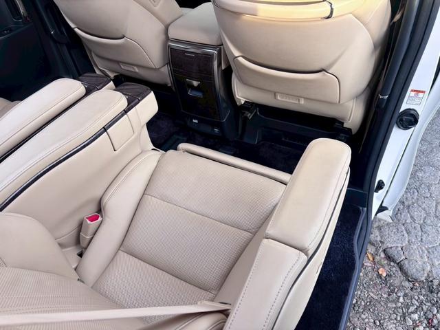 アルファードハイブリッド エグゼクティブラウンジS 純正Tコネクトナビ JBLプレミアムサウンド 全方位カメラ レーダークルーズコントロール ETC2.0 ベージュレザーシート Wサンルーフ 3眼LEDヘッドライト 純正17インチアルミ(33枚目)