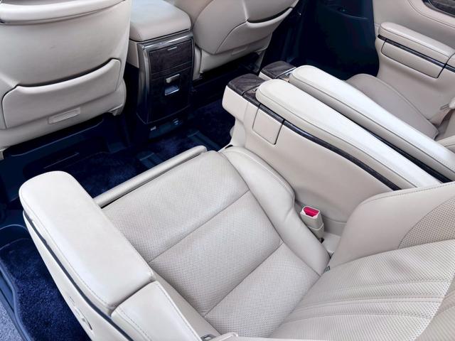 アルファードハイブリッド エグゼクティブラウンジS 純正Tコネクトナビ JBLプレミアムサウンド 全方位カメラ レーダークルーズコントロール ETC2.0 ベージュレザーシート Wサンルーフ 3眼LEDヘッドライト 純正17インチアルミ(36枚目)