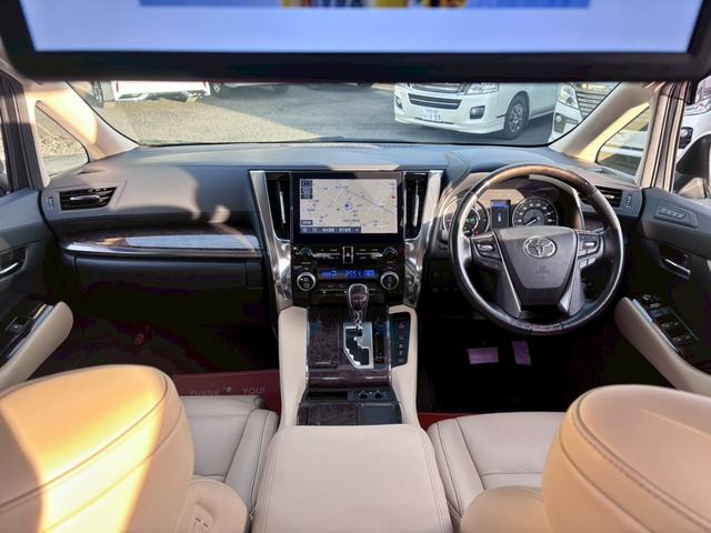 アルファードハイブリッド エグゼクティブラウンジS 純正Tコネクトナビ JBLプレミアムサウンド 全方位カメラ レーダークルーズコントロール ETC2.0 ベージュレザーシート Wサンルーフ 3眼LEDヘッドライト 純正17インチアルミ(45枚目)