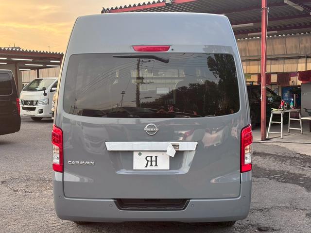 キャラバン ＳロングＥＸ　登録済み未使用車　社外ディスプレイオーディオ　Ｂｌｕｅｔｏｏｔｈ　アラウンドビューモニター　ステアリングスイッチ　レーダークルコン　電動格納ミラー　レベライザー　デジタルインナーミラー　エマブレ（10枚目）