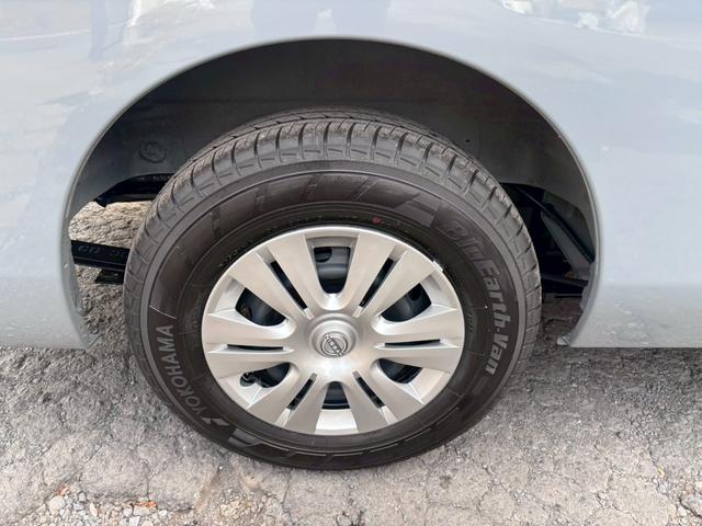 キャラバン ＳロングＥＸ　登録済み未使用車　社外ディスプレイオーディオ　Ｂｌｕｅｔｏｏｔｈ　アラウンドビューモニター　ステアリングスイッチ　レーダークルコン　電動格納ミラー　レベライザー　デジタルインナーミラー　エマブレ（20枚目）