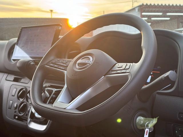 キャラバン ＳロングＥＸ　登録済み未使用車　社外ディスプレイオーディオ　Ｂｌｕｅｔｏｏｔｈ　アラウンドビューモニター　ステアリングスイッチ　レーダークルコン　電動格納ミラー　レベライザー　デジタルインナーミラー　エマブレ（26枚目）