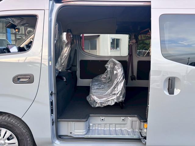 キャラバン ＳロングＥＸ　登録済み未使用車　社外ディスプレイオーディオ　Ｂｌｕｅｔｏｏｔｈ　アラウンドビューモニター　ステアリングスイッチ　レーダークルコン　電動格納ミラー　レベライザー　デジタルインナーミラー　エマブレ（31枚目）