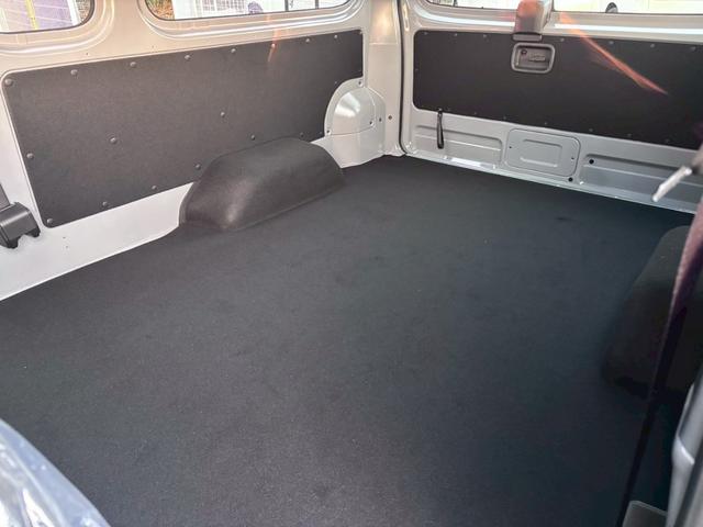 キャラバン ＳロングＥＸ　登録済み未使用車　社外ディスプレイオーディオ　Ｂｌｕｅｔｏｏｔｈ　アラウンドビューモニター　ステアリングスイッチ　レーダークルコン　電動格納ミラー　レベライザー　デジタルインナーミラー　エマブレ（34枚目）