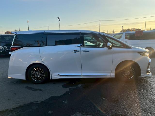 アルファードハイブリッド エグゼクティブラウンジ　純正ナビ　ＪＢＬ　全方位カメラ　ヘッドアップディスプレイ　トヨタチームメイト　デジタルインナーミラー　ＥＴＣ２．０　　ムーンルーフ　モデリスタフルエアロ　モデリスタマフラー　ＬＥＤリフレクター（8枚目）