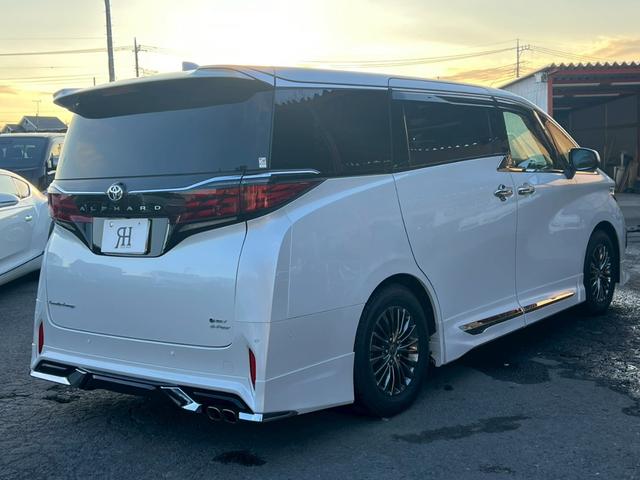 アルファードハイブリッド エグゼクティブラウンジ　純正ナビ　ＪＢＬ　全方位カメラ　ヘッドアップディスプレイ　トヨタチームメイト　デジタルインナーミラー　ＥＴＣ２．０　　ムーンルーフ　モデリスタフルエアロ　モデリスタマフラー　ＬＥＤリフレクター（9枚目）