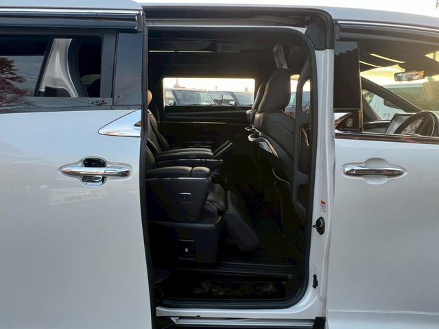 アルファードハイブリッド エグゼクティブラウンジ　純正ナビ　ＪＢＬ　全方位カメラ　ヘッドアップディスプレイ　トヨタチームメイト　デジタルインナーミラー　ＥＴＣ２．０　　ムーンルーフ　モデリスタフルエアロ　モデリスタマフラー　ＬＥＤリフレクター（30枚目）