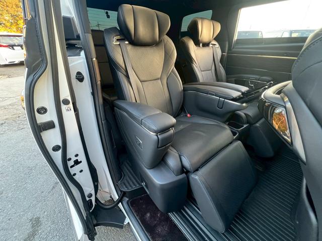 アルファードハイブリッド エグゼクティブラウンジ　純正ナビ　ＪＢＬ　全方位カメラ　ヘッドアップディスプレイ　トヨタチームメイト　デジタルインナーミラー　ＥＴＣ２．０　　ムーンルーフ　モデリスタフルエアロ　モデリスタマフラー　ＬＥＤリフレクター（31枚目）