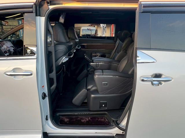 アルファードハイブリッド エグゼクティブラウンジ　純正ナビ　ＪＢＬ　全方位カメラ　ヘッドアップディスプレイ　トヨタチームメイト　デジタルインナーミラー　ＥＴＣ２．０　　ムーンルーフ　モデリスタフルエアロ　モデリスタマフラー　ＬＥＤリフレクター（33枚目）