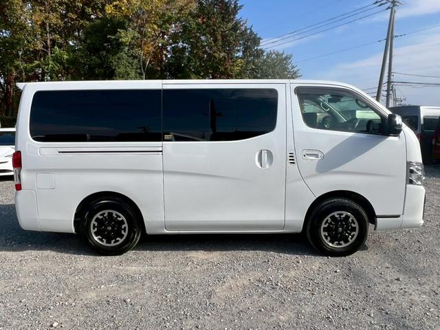 キャラバン ロングプレミアムＧＸプロスタイル　純正ナビ　フルセグＴＶ　Ｂｌｕｅｔｏｏｔｈ　アラウンドビュー　リアヒーター＆クーラー　ＬＥＤヘッド　ＨＥＡＴスイッチ　ＤＰＦ再生　電動格納ミラー　ＥＴＣ　デジタルインナーミラー　純正１５インチＡＷ（10枚目）