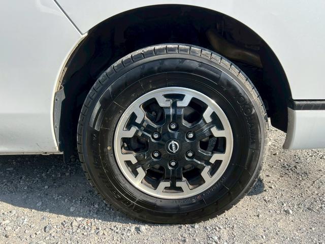 キャラバン ロングプレミアムＧＸプロスタイル　純正ナビ　フルセグＴＶ　Ｂｌｕｅｔｏｏｔｈ　アラウンドビュー　リアヒーター＆クーラー　ＬＥＤヘッド　ＨＥＡＴスイッチ　ＤＰＦ再生　電動格納ミラー　ＥＴＣ　デジタルインナーミラー　純正１５インチＡＷ（24枚目）