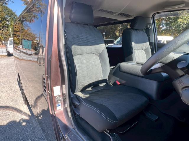 キャラバンワゴン ＧＸ　純正ナビ　フルセグＴＶ　Ｂｌｕｅｔｏｏｔｈ　リアヒーター＆クーラー　片側パワスラ　エマブレ　デジタルインナーミラー　アラウンドビュー　ＥＴＣ　ＬＥＤヘッドライト＆フォグライト　社外１６インチＡＷ（24枚目）