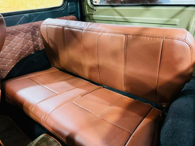 ジムニー スズキ ｈｃ ５速ｍｔ 全塗装車両 チッピング塗装バンパ ｆグリル ブラック塗装ｊｂ２３用ａｗ インテリアカスタム ウッドパネル風天張り ダイヤキルト加工トリム 茶革調シートカバー 純正背面ｔカバー ルーフキャリアの中古車詳細 中古車検索なら