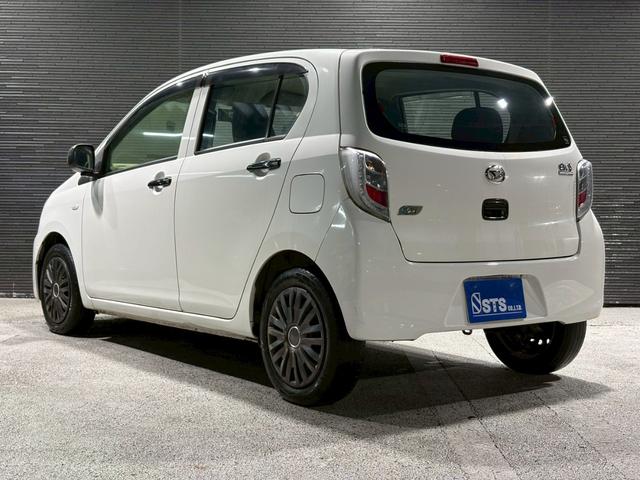 ミライース Ｄ　ユーザー様直接仕入れ車両　ＦＩＺＺ追加２連メーター　１４インチホイールキャップ　純正オーディオ　ＡＵＸ入力端子　マニュアルエアコン　パワーウィンドウ　バニティミラー　アイドリングストップ　車検整備付き（13枚目）