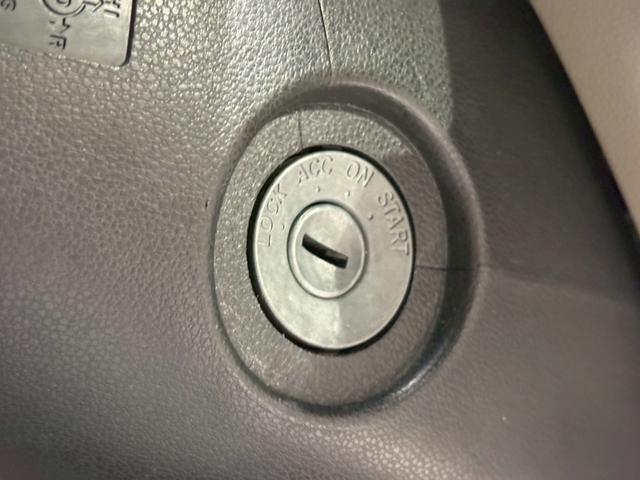 ミライース Ｄ　ユーザー様直接仕入れ車両　ＦＩＺＺ追加２連メーター　１４インチホイールキャップ　純正オーディオ　ＡＵＸ入力端子　マニュアルエアコン　パワーウィンドウ　バニティミラー　アイドリングストップ　車検整備付き（21枚目）