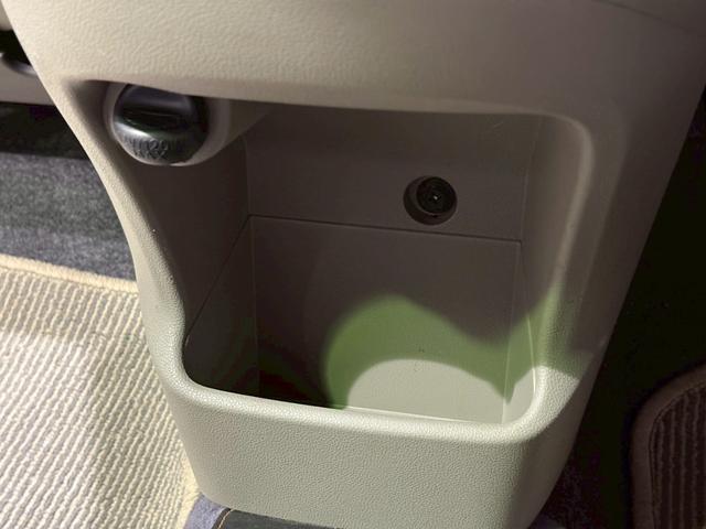 ミライース Ｄ　ユーザー様直接仕入れ車両　ＦＩＺＺ追加２連メーター　１４インチホイールキャップ　純正オーディオ　ＡＵＸ入力端子　マニュアルエアコン　パワーウィンドウ　バニティミラー　アイドリングストップ　車検整備付き（33枚目）