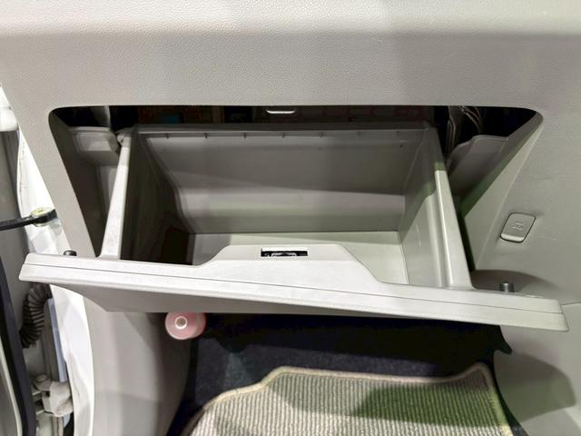 ミライース Ｄ　ユーザー様直接仕入れ車両　ＦＩＺＺ追加２連メーター　１４インチホイールキャップ　純正オーディオ　ＡＵＸ入力端子　マニュアルエアコン　パワーウィンドウ　バニティミラー　アイドリングストップ　車検整備付き（39枚目）