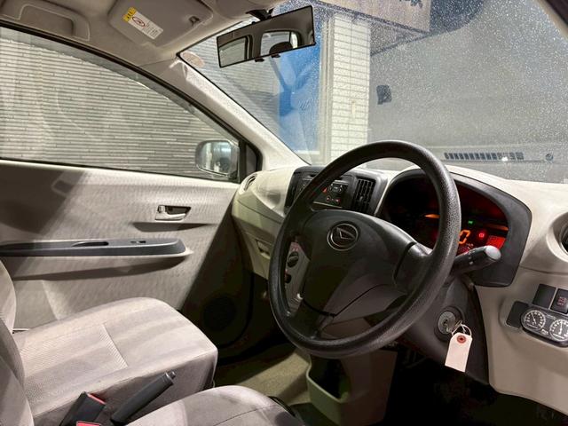 ミライース Ｄ　ユーザー様直接仕入れ車両　ＦＩＺＺ追加２連メーター　１４インチホイールキャップ　純正オーディオ　ＡＵＸ入力端子　マニュアルエアコン　パワーウィンドウ　バニティミラー　アイドリングストップ　車検整備付き（43枚目）
