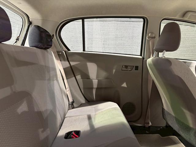 ミライース Ｄ　ユーザー様直接仕入れ車両　ＦＩＺＺ追加２連メーター　１４インチホイールキャップ　純正オーディオ　ＡＵＸ入力端子　マニュアルエアコン　パワーウィンドウ　バニティミラー　アイドリングストップ　車検整備付き（50枚目）