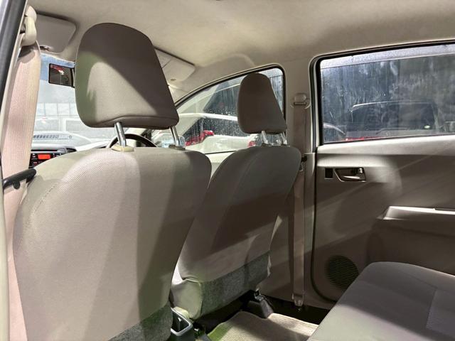 ミライース Ｄ　ユーザー様直接仕入れ車両　ＦＩＺＺ追加２連メーター　１４インチホイールキャップ　純正オーディオ　ＡＵＸ入力端子　マニュアルエアコン　パワーウィンドウ　バニティミラー　アイドリングストップ　車検整備付き（52枚目）
