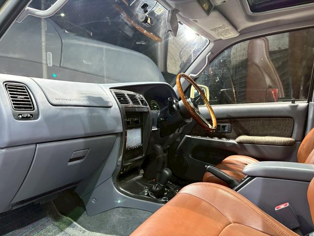 TOYOTA HILUX SURF SSR-X