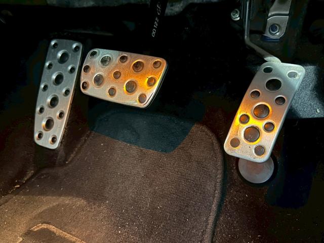 インプレッサ 2.0GT ユーザー様直接仕入れ車両 純正17インチアルミホイール フォグランプ 純正ナビ オートクルーズコントロール パワーシート ブースト計 電動格納ドアミラー プッシュスタート スマートキー ETC車載器有(27枚目)