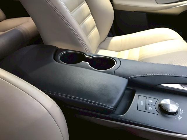 ＩＳ ＩＳ３００ｈ　バージョンＬ　ユーザー様仕入れ　ムーンルーフ　ＬＥＤライト　純正アルミ　ベージュ革シート　ベンチレーション　純正ナビ　フルセグＴＶ　ＢＴ接続　ステアヒーター　サンシェード　ＢＳＭ　マークレビンソン　予備キー　ＥＴＣ（42枚目）