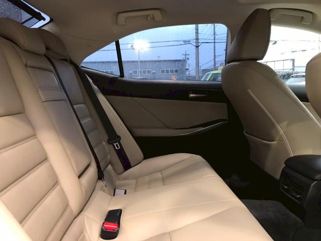 ＩＳ ＩＳ３００ｈ　バージョンＬ　ユーザー様仕入れ　ムーンルーフ　ＬＥＤライト　純正アルミ　ベージュ革シート　ベンチレーション　純正ナビ　フルセグＴＶ　ＢＴ接続　ステアヒーター　サンシェード　ＢＳＭ　マークレビンソン　予備キー　ＥＴＣ（57枚目）