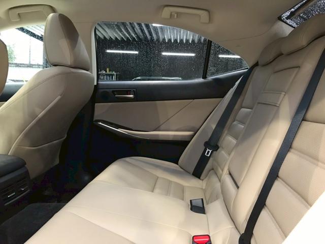 ＩＳ ＩＳ３００ｈ　バージョンＬ　ユーザー様仕入れ　ムーンルーフ　ＬＥＤライト　純正アルミ　ベージュ革シート　ベンチレーション　純正ナビ　フルセグＴＶ　ＢＴ接続　ステアヒーター　サンシェード　ＢＳＭ　マークレビンソン　予備キー　ＥＴＣ（61枚目）