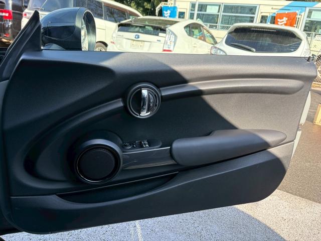 ＭＩＮＩ クーパー　ユーザー様直接仕入れ　６速マニュアル　フォグランプ　バックフォグ　純正１８インチＡＷ　パワーウインドウ　オートエアコン　ＵＳＢ／ＡＵＸ入力端子　純正ナビ　Ｂｌｕｅｔｏｏｔｈ　リモコンキー　ＥＴＣ車載器（22枚目）