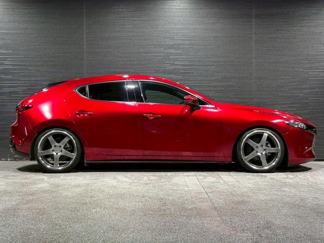 ＭＡＺＤＡ３ファストバック ２０Ｓバーガンディ　セレクション　車高調　社外１９インチＡＷ　純正ナビ　ＴＶ　アラウンドビュー　ＬＥＤヘッドライト　レザーシート　パワーシート　シートヒーター　ＢＯＳＥサウンド　ステアヒーター　ＨＵＤ　ＢＳＭ　アドバンストキー　ＥＴＣ（10枚目）