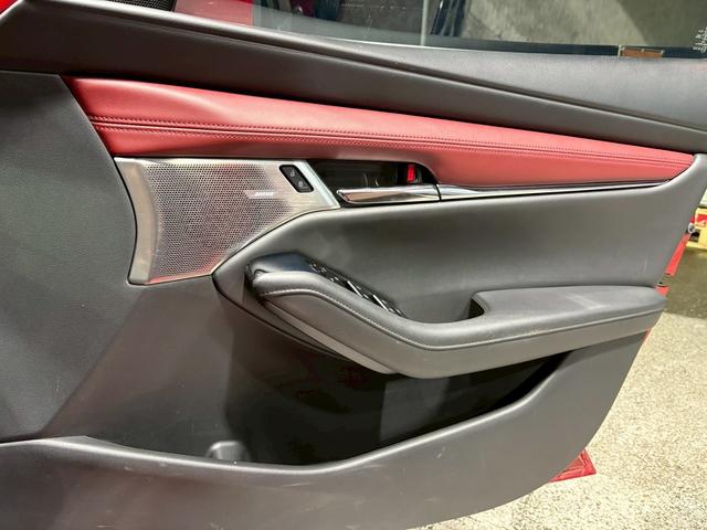 ＭＡＺＤＡ３ファストバック ２０Ｓバーガンディ　セレクション　車高調　社外１９インチＡＷ　純正ナビ　ＴＶ　アラウンドビュー　ＬＥＤヘッドライト　レザーシート　パワーシート　シートヒーター　ＢＯＳＥサウンド　ステアヒーター　ＨＵＤ　ＢＳＭ　アドバンストキー　ＥＴＣ（28枚目）