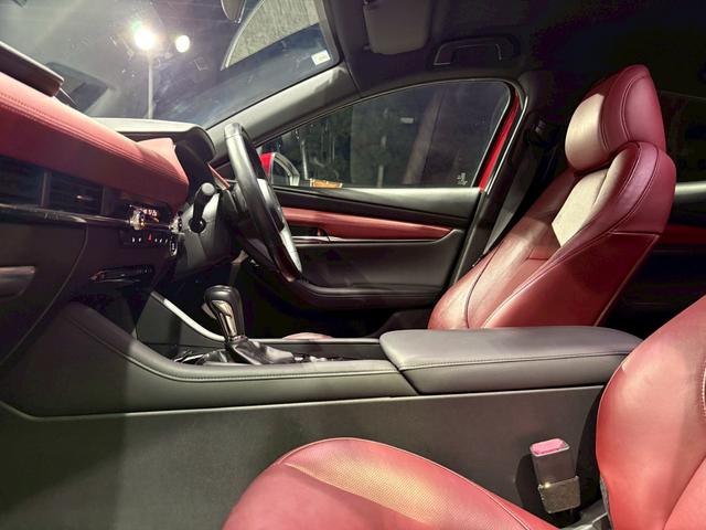 ＭＡＺＤＡ３ファストバック ２０Ｓバーガンディ　セレクション　車高調　社外１９インチＡＷ　純正ナビ　ＴＶ　アラウンドビュー　ＬＥＤヘッドライト　レザーシート　パワーシート　シートヒーター　ＢＯＳＥサウンド　ステアヒーター　ＨＵＤ　ＢＳＭ　アドバンストキー　ＥＴＣ（52枚目）