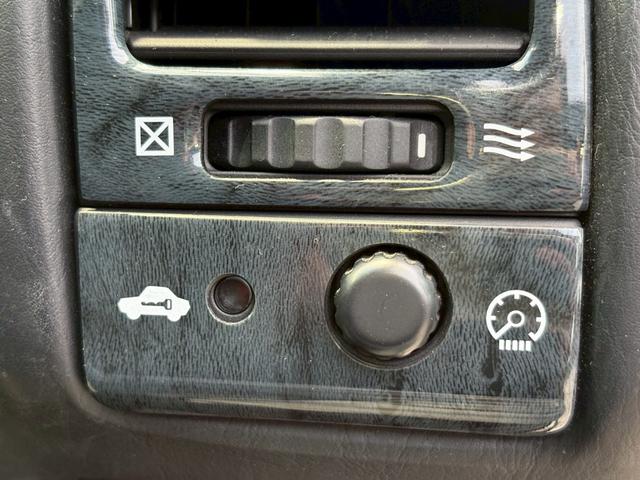 アリスト Ｓ３００ベルテックスエディション　社外１９インチＡＷ　リアスポイラー　フォグランプ　別エンブレム　２ＪＺエンジン　純正ナビ　パワーシート　革巻きステア　オートクルーズ　オートライト　リモコンキー　スペアキー　走行４．８万キロ台（27枚目）