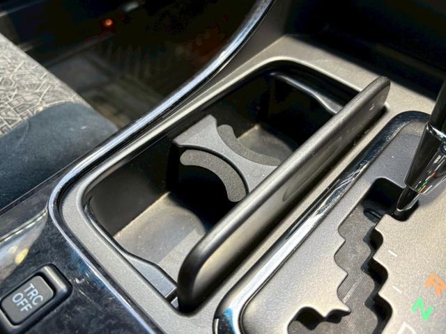 アリスト Ｓ３００ベルテックスエディション　社外１９インチＡＷ　リアスポイラー　フォグランプ　別エンブレム　２ＪＺエンジン　純正ナビ　パワーシート　革巻きステア　オートクルーズ　オートライト　リモコンキー　スペアキー　走行４．８万キロ台（41枚目）